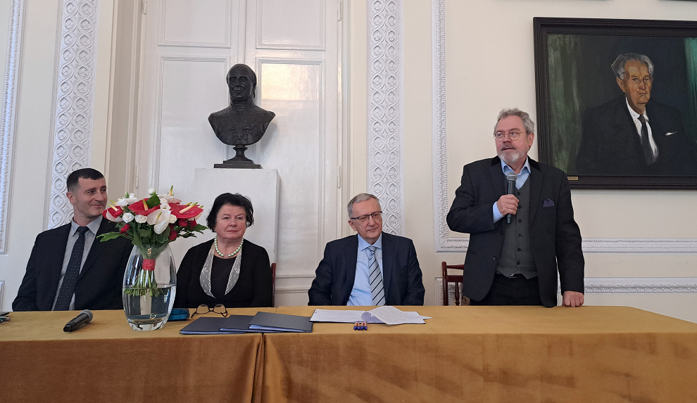 Od lewej: Dyrektor PAN ZDP Marcin Wochyń, Dyrektor PAN Archiwum Hanna Krajewska, Prezes TNW prof. Jerzy Langer, Wiceprezes TNW prof. Leszek Zasztowt