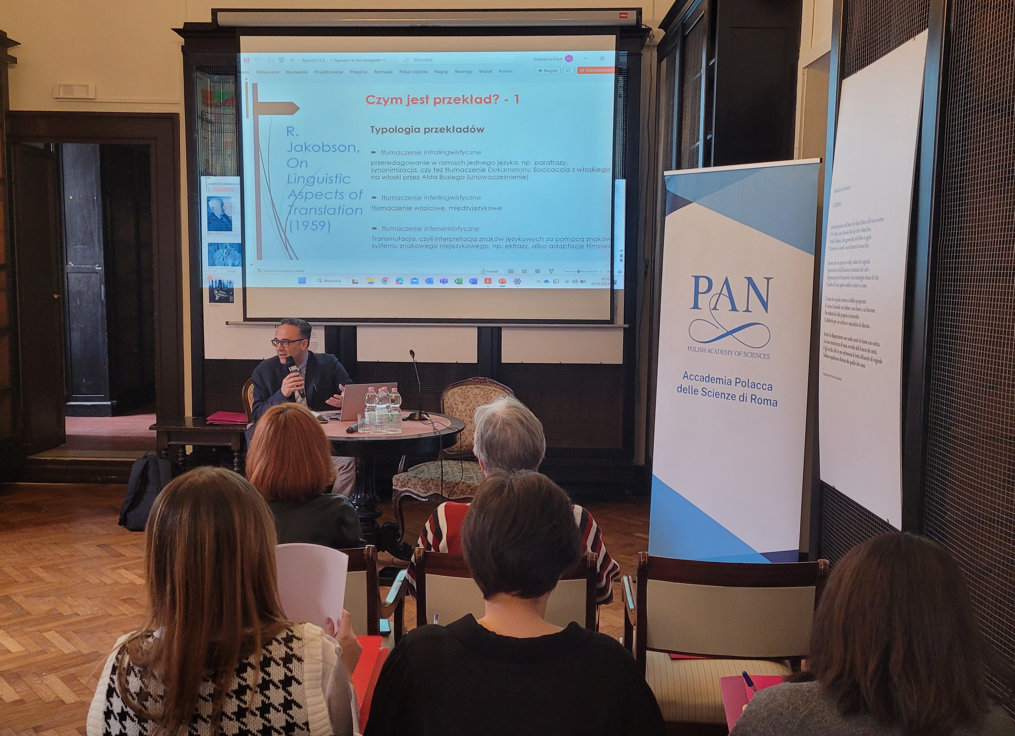 Prof. Andrea Ceccherelli prowadzący warsztaty "Kobieca strona poezji"